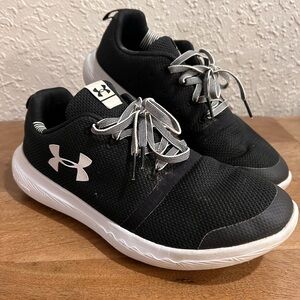 Boys size 6 Under Armour shoes